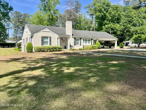 202 Pine Street Whiteville NC 28472