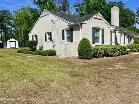 202 Pine Street Whiteville NC 28472