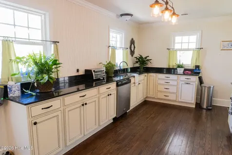 202 Pine Street Whiteville NC 28472