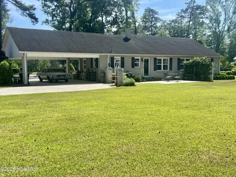 202 Pine Street Whiteville NC 28472