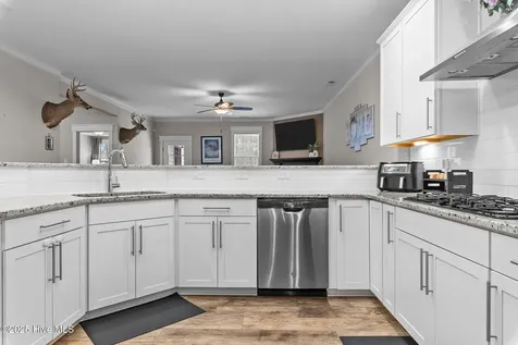217 Thistleberry Drive Aberdeen NC 28315