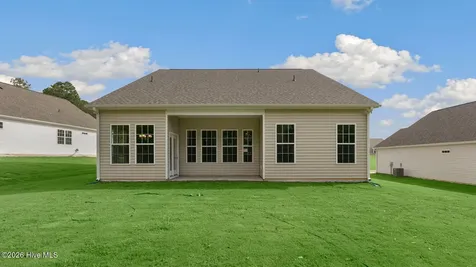 828 Fernwind Circle Aberdeen NC 28315
