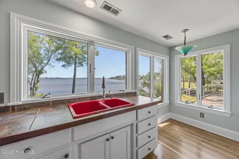401 Harbor Drive New Bern NC 28560