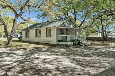 102 Ned Lane Swansboro NC 28584
