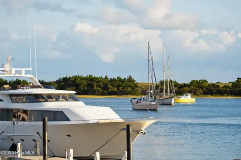 241 Cline Way Beaufort NC 28516