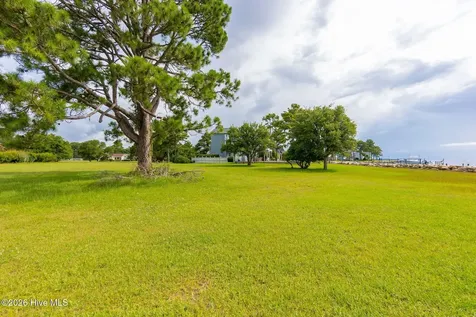 6024 Dolphin Road Oriental NC 28571