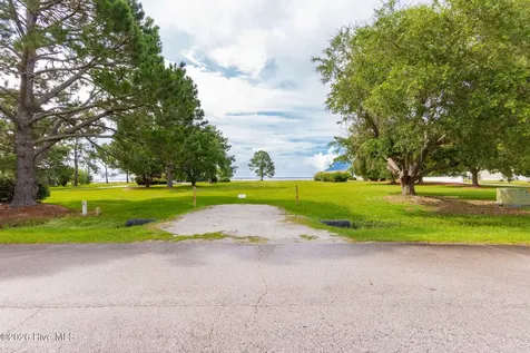 6024 Dolphin Road Oriental NC 28571