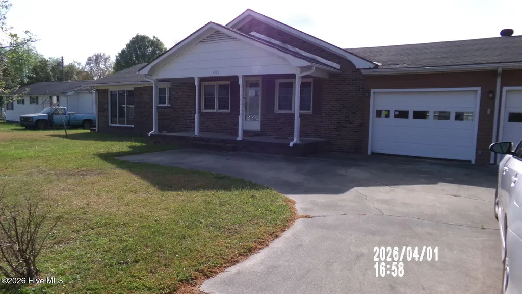207 N Kennedy Street Beulaville NC 28518