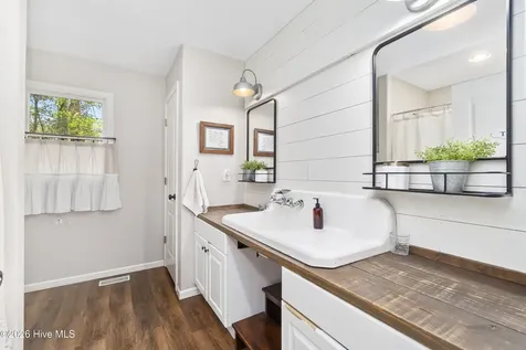 126 Narrow Shore Road Aydlett NC 27916