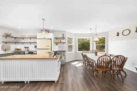 126 Narrow Shore Road Aydlett NC 27916