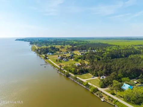 126 Narrow Shore Road Aydlett NC 27916