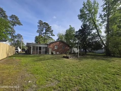 1221 Crescent Drive Elizabeth City NC 27909