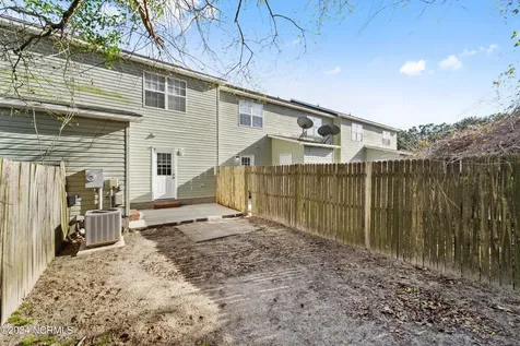 957 W Pueblo Drive Jacksonville NC 28546