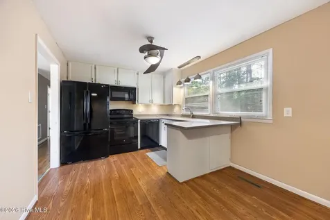 302 W 3rd Avenue Raeford NC 28376