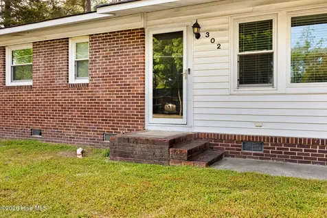 302 W 3rd Avenue Raeford NC 28376