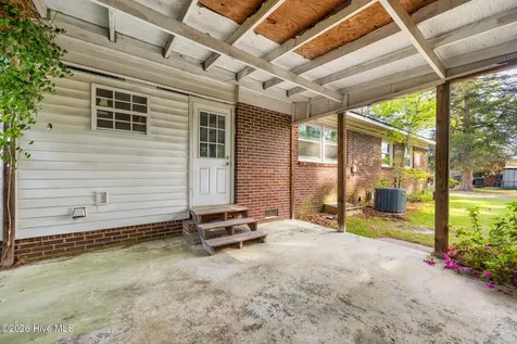 302 W 3rd Avenue Raeford NC 28376