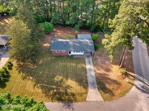 302 W 3rd Avenue Raeford NC 28376