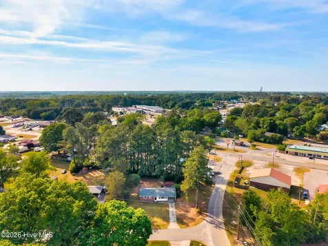 302 W 3rd Avenue Raeford NC 28376