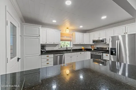 106 Juniper Court West End NC 27376