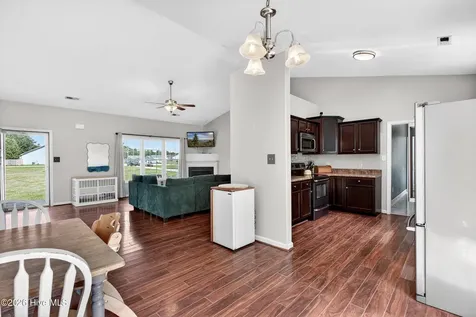 112 Lilac Lane Richlands NC 28574