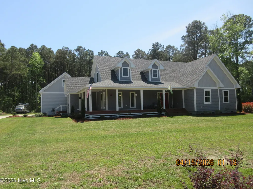 141 W Mobile Road Harbinger NC 27941