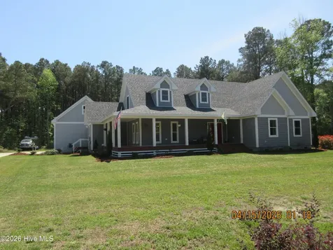 141 W Mobile Road Harbinger NC 27941