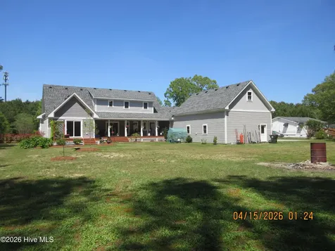 141 W Mobile Road Harbinger NC 27941