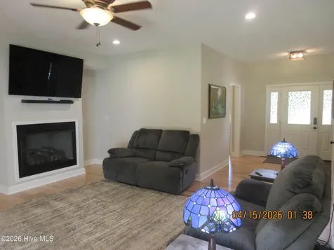 141 W Mobile Road Harbinger NC 27941