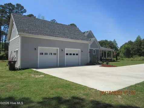 141 W Mobile Road Harbinger NC 27941