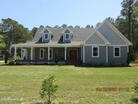 141 W Mobile Road Harbinger NC 27941
