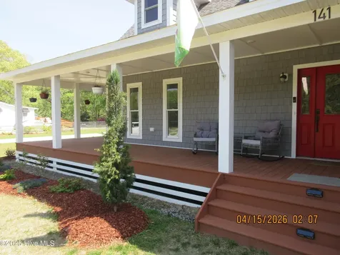 141 W Mobile Road Harbinger NC 27941