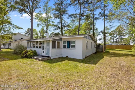1103 Broad Street Extension Oriental NC 28571