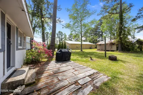 1103 Broad Street Extension Oriental NC 28571