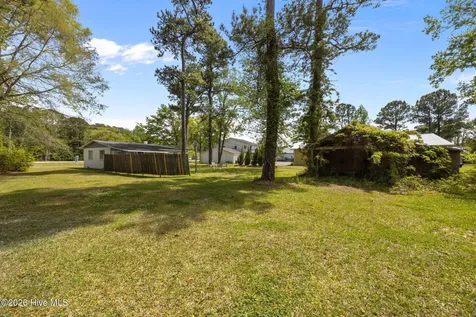 1103 Broad Street Extension Oriental NC 28571
