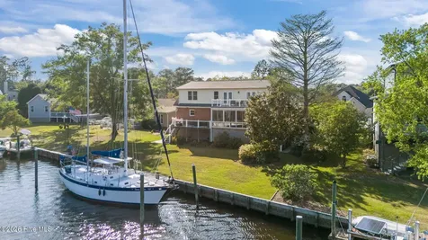 904 Coral Court New Bern NC 28560