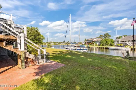 904 Coral Court New Bern NC 28560