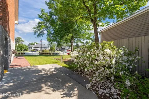 904 Coral Court New Bern NC 28560