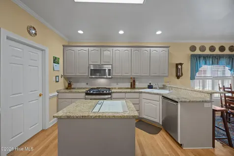 102 Pinehurst Drive New Bern NC 28562