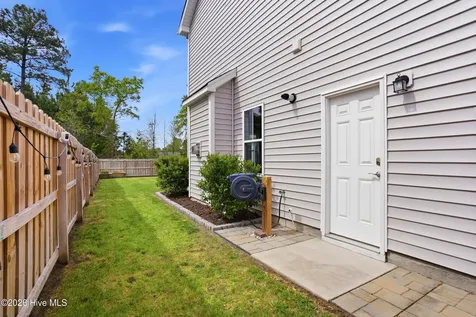 30 Man O War Lane Hampstead NC 28443