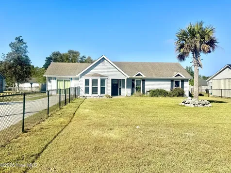638 Sand Ridge Road Hubert NC 28539