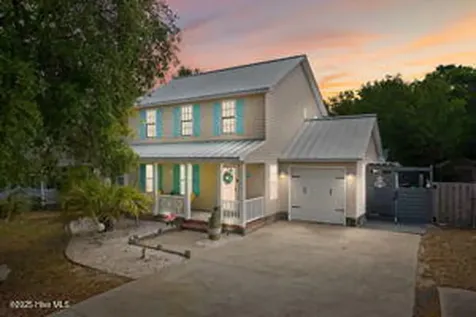 124 NE 15th Street Oak Island NC 28465