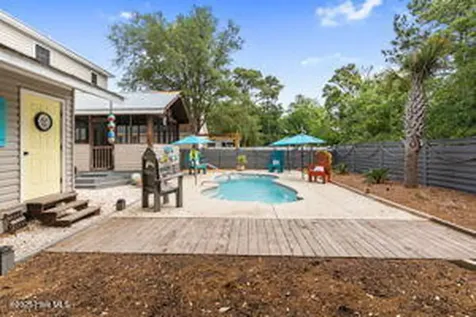 124 NE 15th Street Oak Island NC 28465