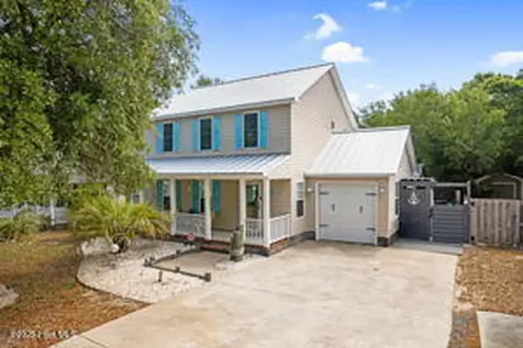 124 NE 15th Street Oak Island NC 28465