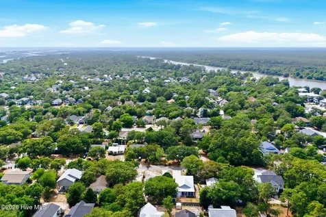 151 NW 6th Street Oak Island NC 28465