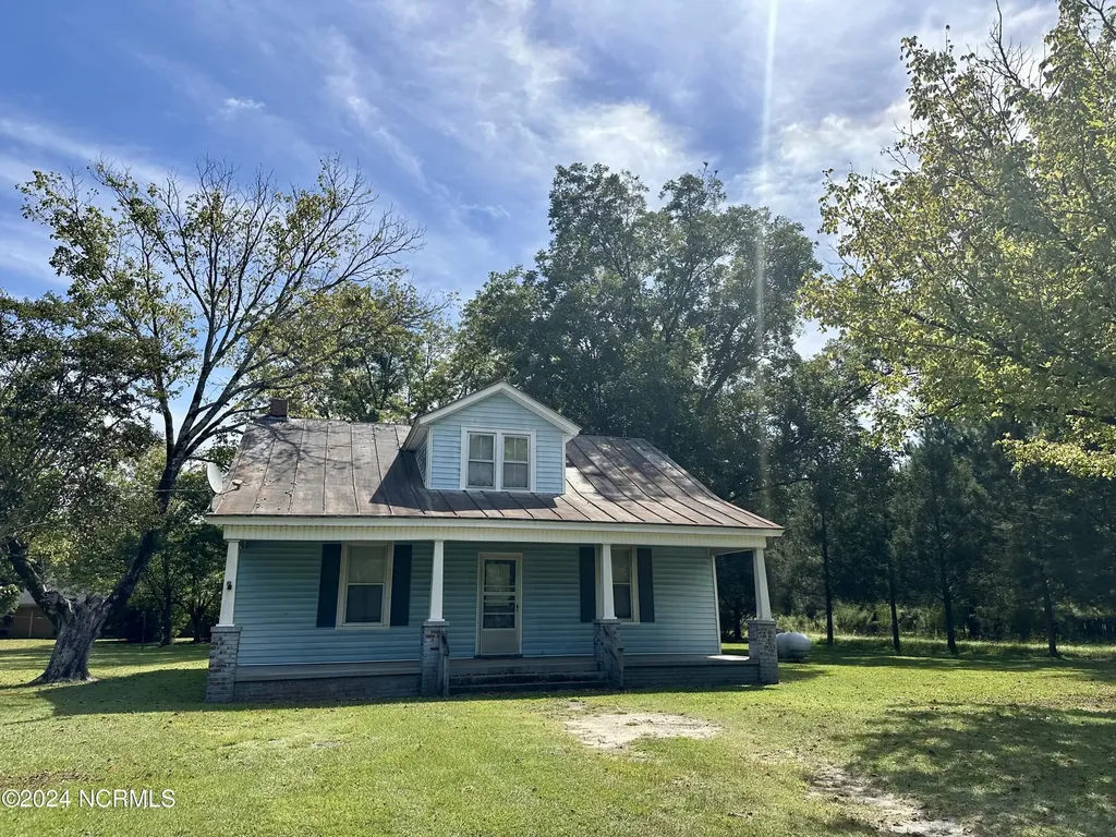 114 Rhodes Avenue Windsor NC 27983