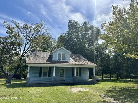 114 Rhodes Avenue Windsor NC 27983