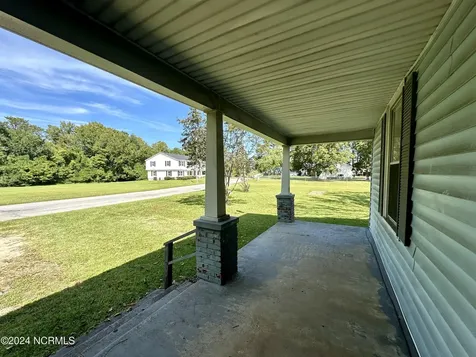 114 Rhodes Avenue Windsor NC 27983