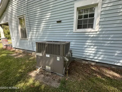 114 Rhodes Avenue Windsor NC 27983