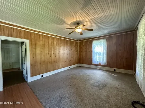 114 Rhodes Avenue Windsor NC 27983