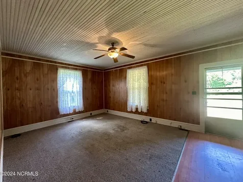 114 Rhodes Avenue Windsor NC 27983